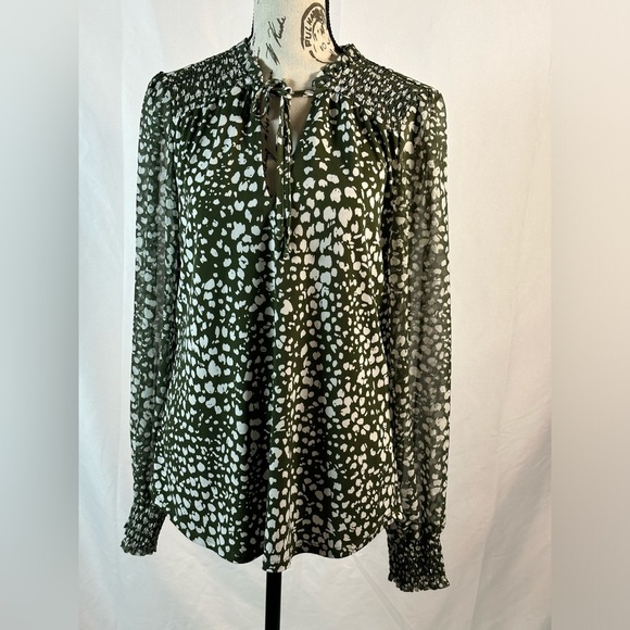 Beacon Flutter Sleeve Ruffled Blouse in Green and White 🌴 - Picture 3 of 10